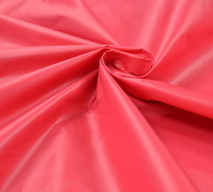China De rode/Roze/Gele Stof van de Polyestertaf voor de Stof van het Voeringskledingstuk leverancier